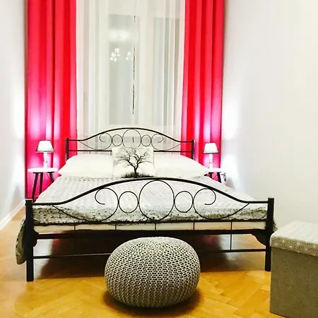 Clicktheflat Chmielna 7